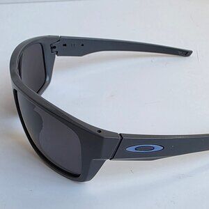 Oakley OO9367 DROP POINT SUNGLASSES MATTE BLACK